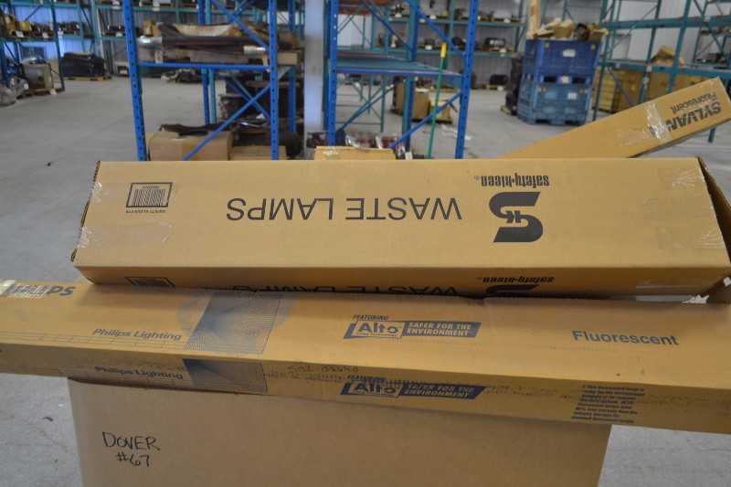 1 PALLET OF MISC. LIGHT BULBS, SYLVANIA, PHILLIPS,SAFETY KLEEN (OHIO) - MISCELLANEOUS