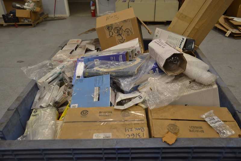 1 PALLET OF MISC. LIGHT BULBS, GE,SYLVANIA, DAMAR (OHIO) - MISCELLANEOUS