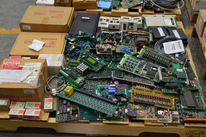 8 PALLETS OF ELECTRICAL CONTROLS INPUT MODULES, OUTPUT MODULES, I/O PROCESSORS, METERS (OHIO) - MISCELLANEOUS