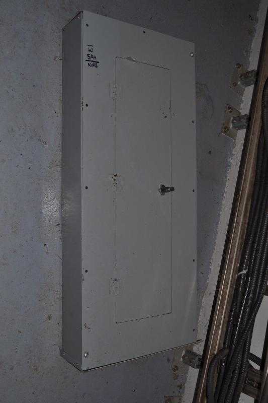 3x CUTLER HAMMER DISTRIBUTION PANELS 3PH 120/208Y AND 600V - MISCELLANEOUS