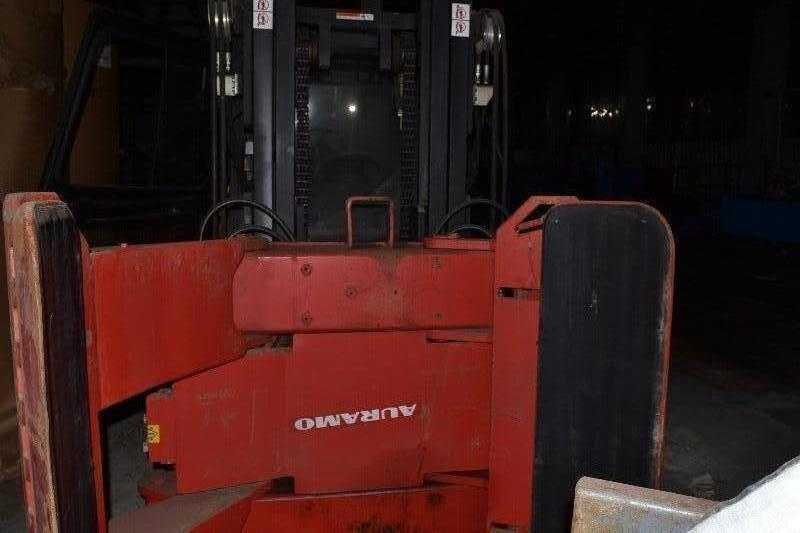 HOIST F180 TITAN FORKLIFT 13200LB CUSHION TIRE PROPANE WITH AURAMO RA-700NF PAPER ROLL CLAMP 6000KG - MISCELLANEOUS