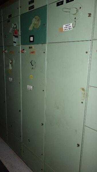 CUTLER HAMMER MOTOR CONTROL CENTER 600V-AC - 9 VERTICALS SECTIONS, 19 BUCKETS - MISCELLANEOUS