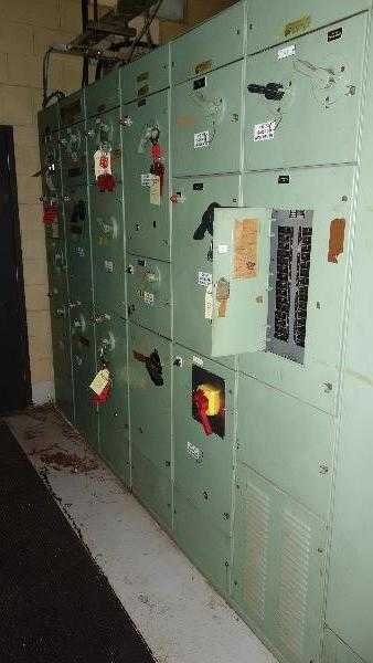 CUTLER HAMMER MOTOR CONTROL CENTER 600V-AC - 14 VERTICAL SECTIONS, 36 BUCKETS - MISCELLANEOUS