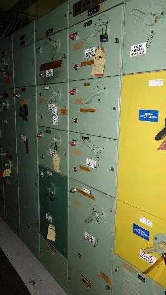 CUTLER HAMMER MOTOR CONTROL CENTER 600V-AC - 14 VERTICAL SECTIONS, 33 BUCKETS - MISCELLANEOUS