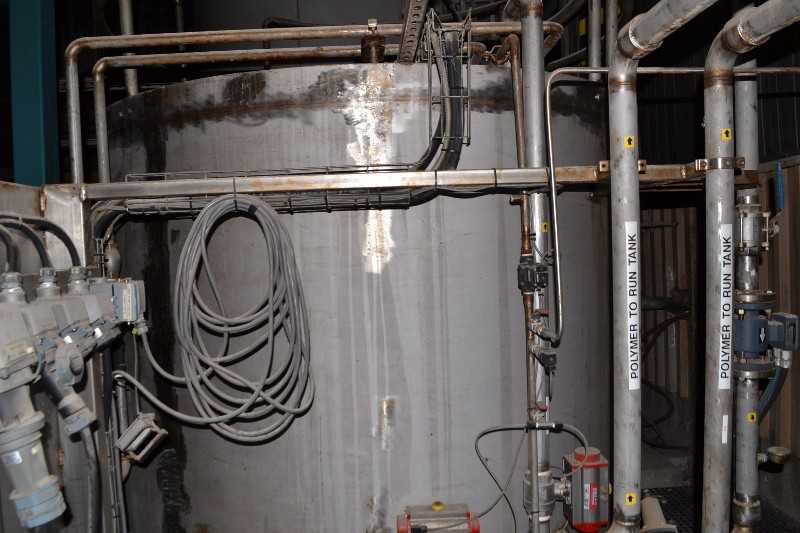 MIXING CHEST STAINLESS 125,000L TANK DRIVEN BY SEW GEAR MOTOR, WITH FOXBORO LIQUID LEVEL TRANSMITTER, BALL AND KNIFE GATE VALVES - MISCELLANEOUS