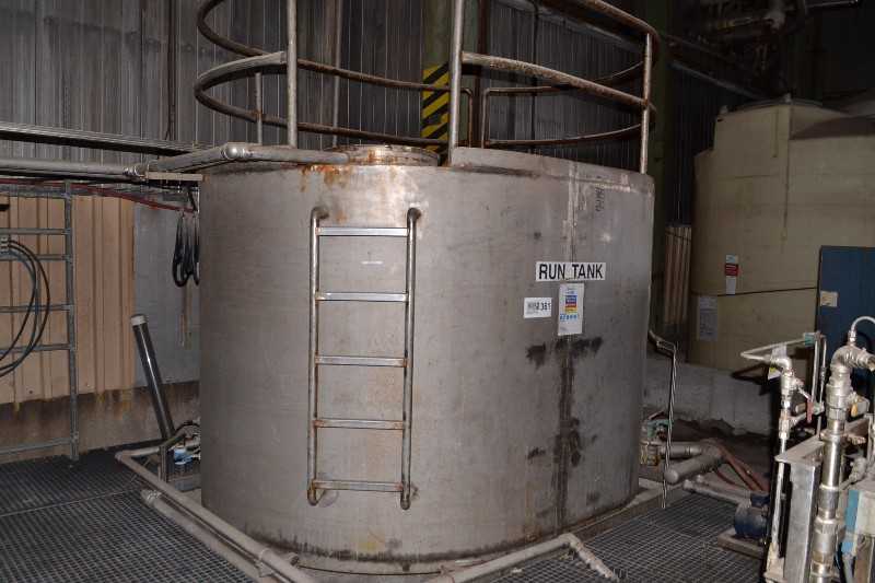 BROKE PUMP CHEST STAINLESS 82,000L RUN TANK WITH FOXBORO LIQUID LEVEL TRANSMITTER, BALL AND KNIFE GATE VALVES - MISCELLANEOUS