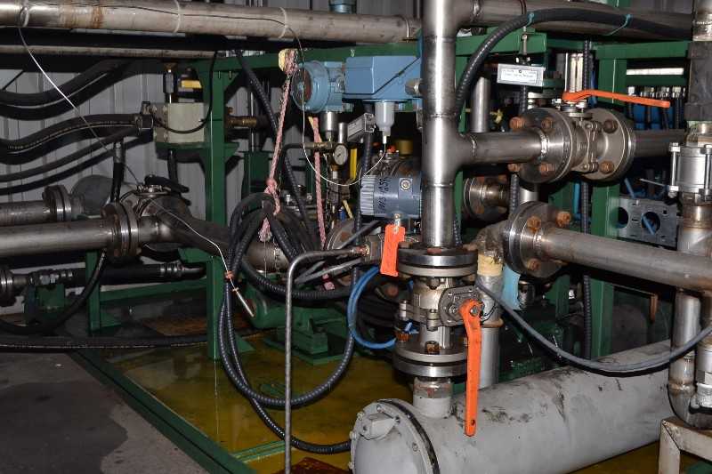 HYDRAULIC SYSTEM WITH PUMPS, HYDRAULIC VALVES, FISHER CONTROL VALVES, INSTRUMENTATION, HEAT EXCHANGERS - MISCELLANEOUS
