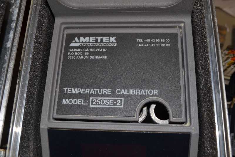 CONTENTS OF ROOM - AMETEK 250SE-2 TEMPERATURE CALIBRATOR, FOXBORO CONTROL CARDS, FOXBORO TRANSMITTERS, VICKERS/SUN HYDRAULIC VALVES, SWITCHES, RELAYS - MISCELLANEOUS