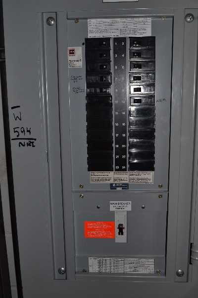 3x CUTLER HAMMER DISTRIBUTION PANELS 3PH 120/208Y AND 600V - MISCELLANEOUS