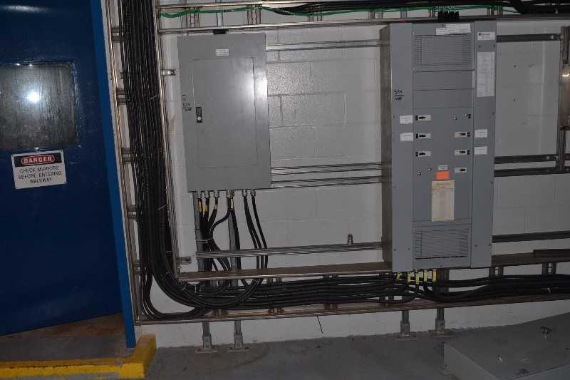 3x CUTLER HAMMER DISTRIBUTION PANELS 3PH 120/208Y AND 600V - MISCELLANEOUS