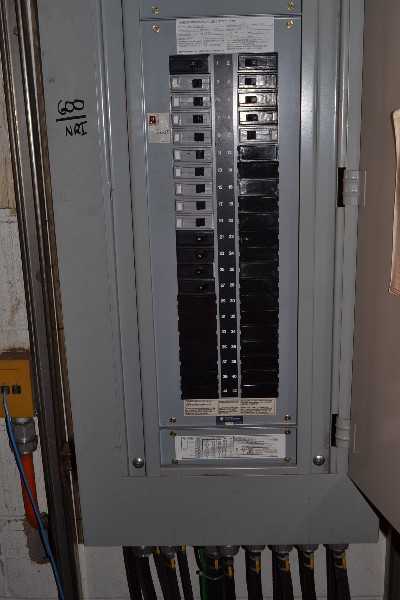CUTLER HAMMER POW-R-LINE DISTRIBUTION PANEL 225A 3PH 120V/208Y - MISCELLANEOUS