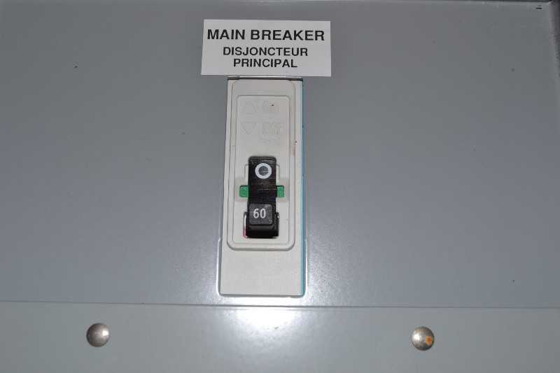 CUTLER HAMMER POW-R-LINE DISTRIBUTION PANEL 225A 3PH 120V/208Y - MISCELLANEOUS