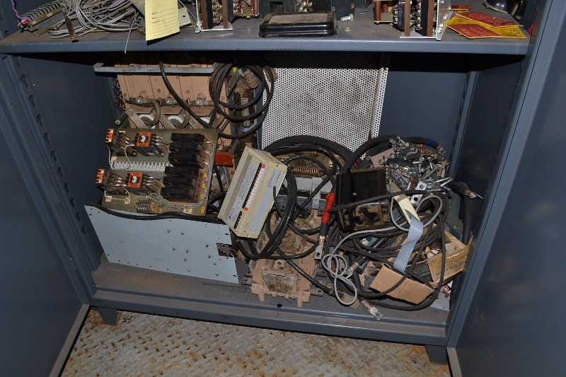 STRONG HOLD CABINET WITH CONTENTS - SLC150 CONTROLLERS, RELAYS, CONTACTORS, THYRISTORS - MISCELLANEOUS