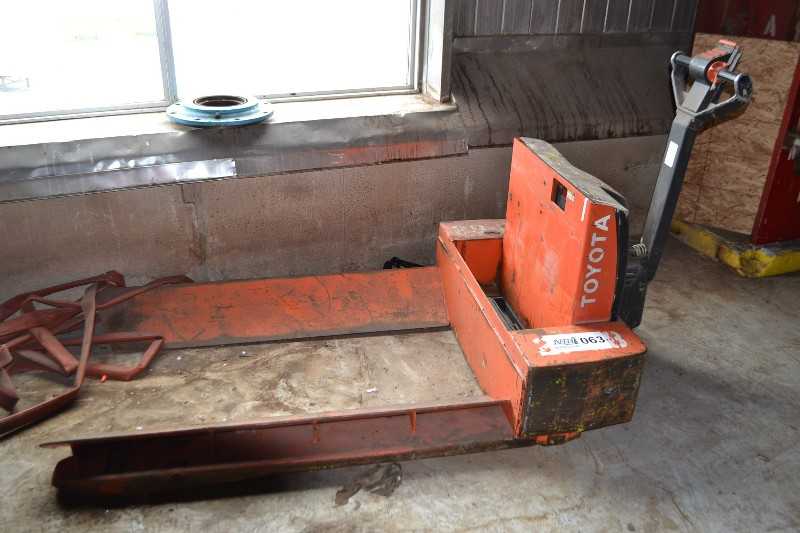 TOYOTA ELECTRIC PALLET TRUCK - MISCELLANEOUS