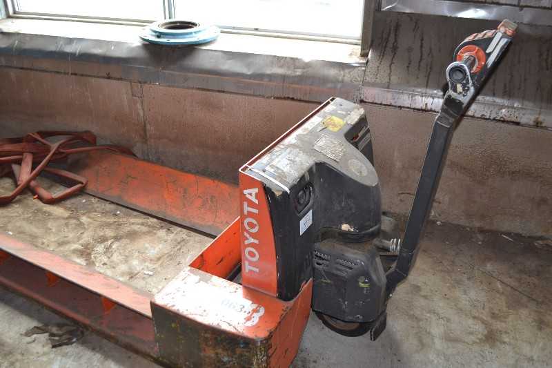 TOYOTA ELECTRIC PALLET TRUCK - MISCELLANEOUS