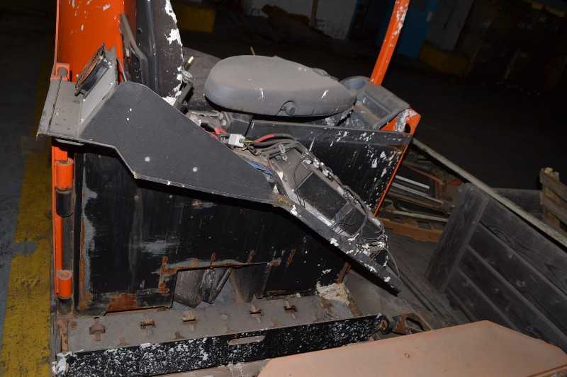 ROCLA BOOMERANG PAPER ROLL LIFT TRUCK - MISCELLANEOUS