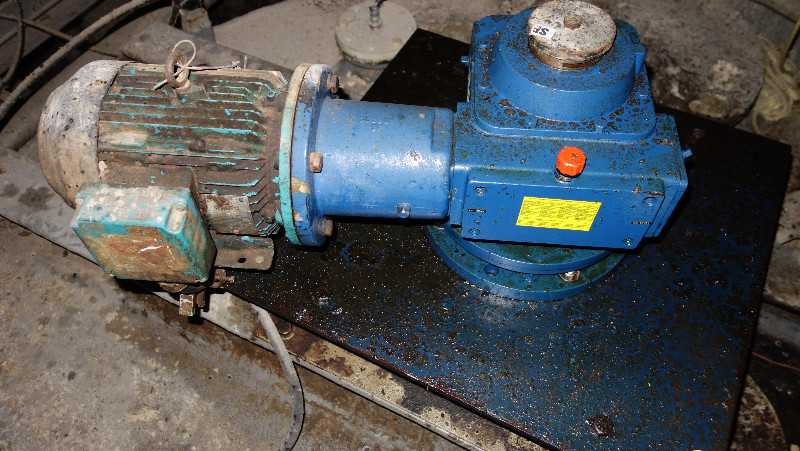 CLEVLAND EASTERN XTS-6 GEARBOX W/ MOTOR - MISCELLANEOUS