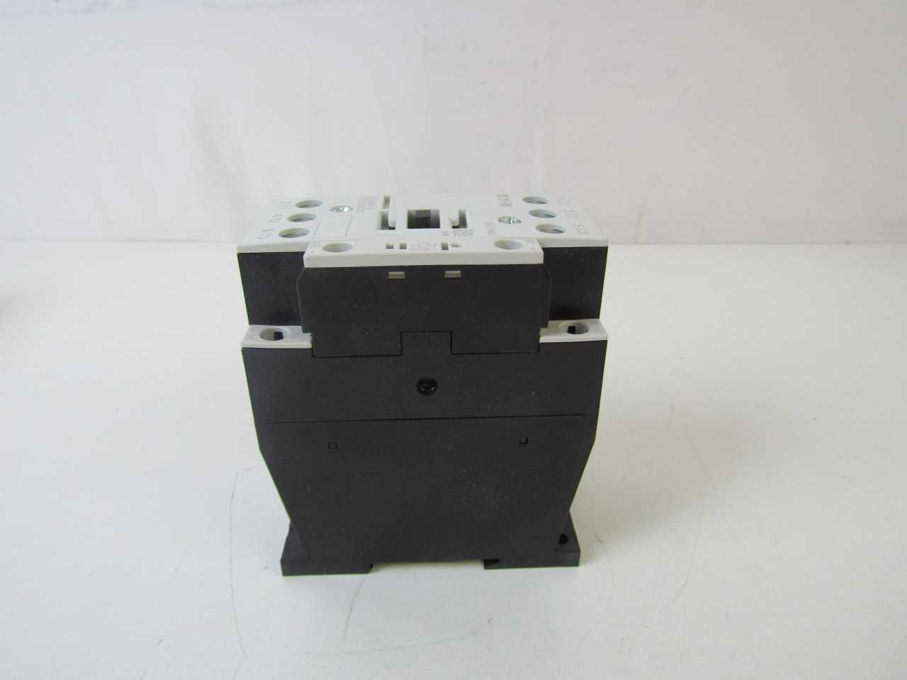 Lot of Quantity 8x XTCE038C10TD Contactors - CONTACTORS