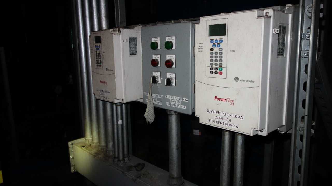 LOT OF 2 ALLEN BRADLEY POWERFLEX 70 7.5HP AC DRIVES - MOTOR DRIVES