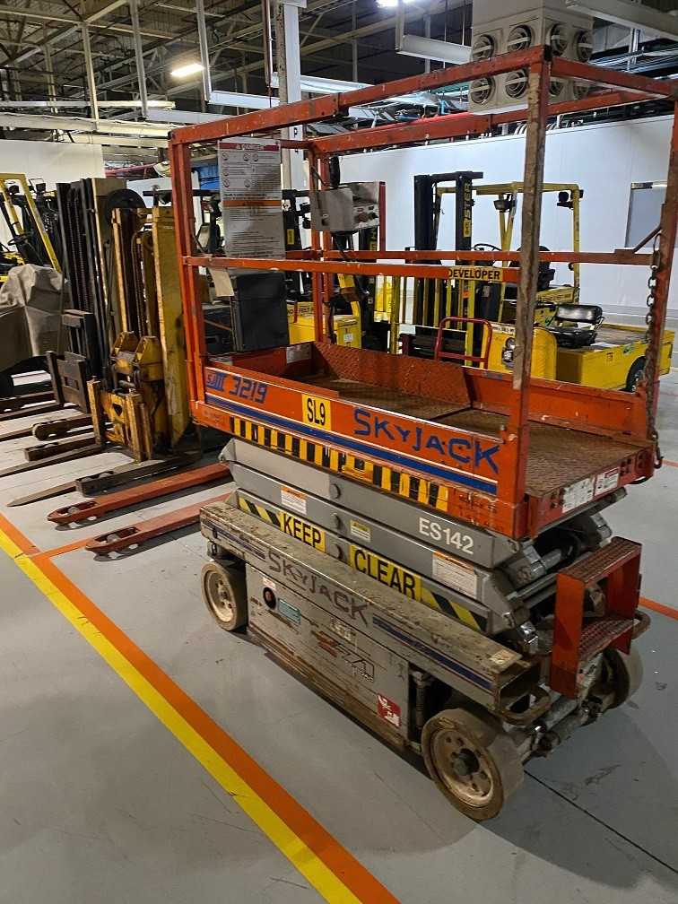 Skyjack Scissor Lift - PLANT & FACILITY