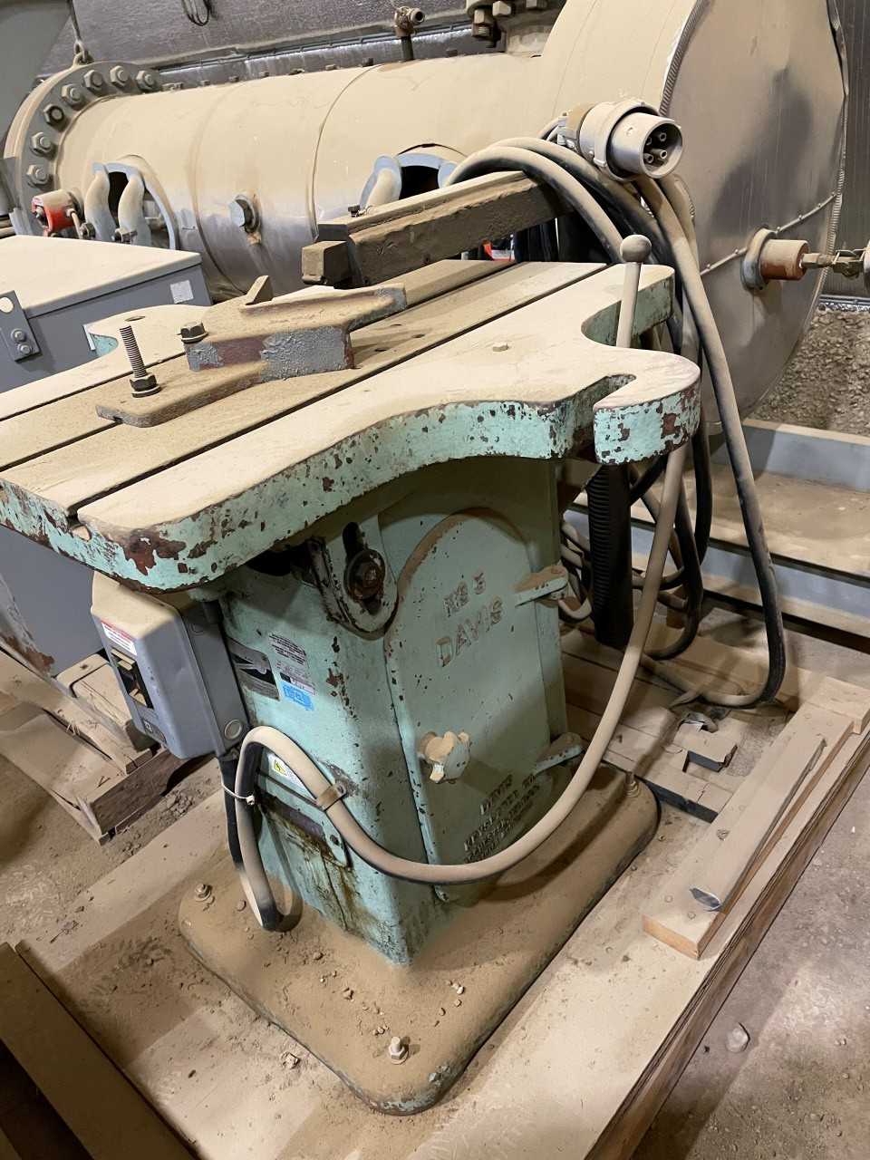 Davis Keyseater Co. Model 5 Broach Machine - MACHINING EQUIPMENT