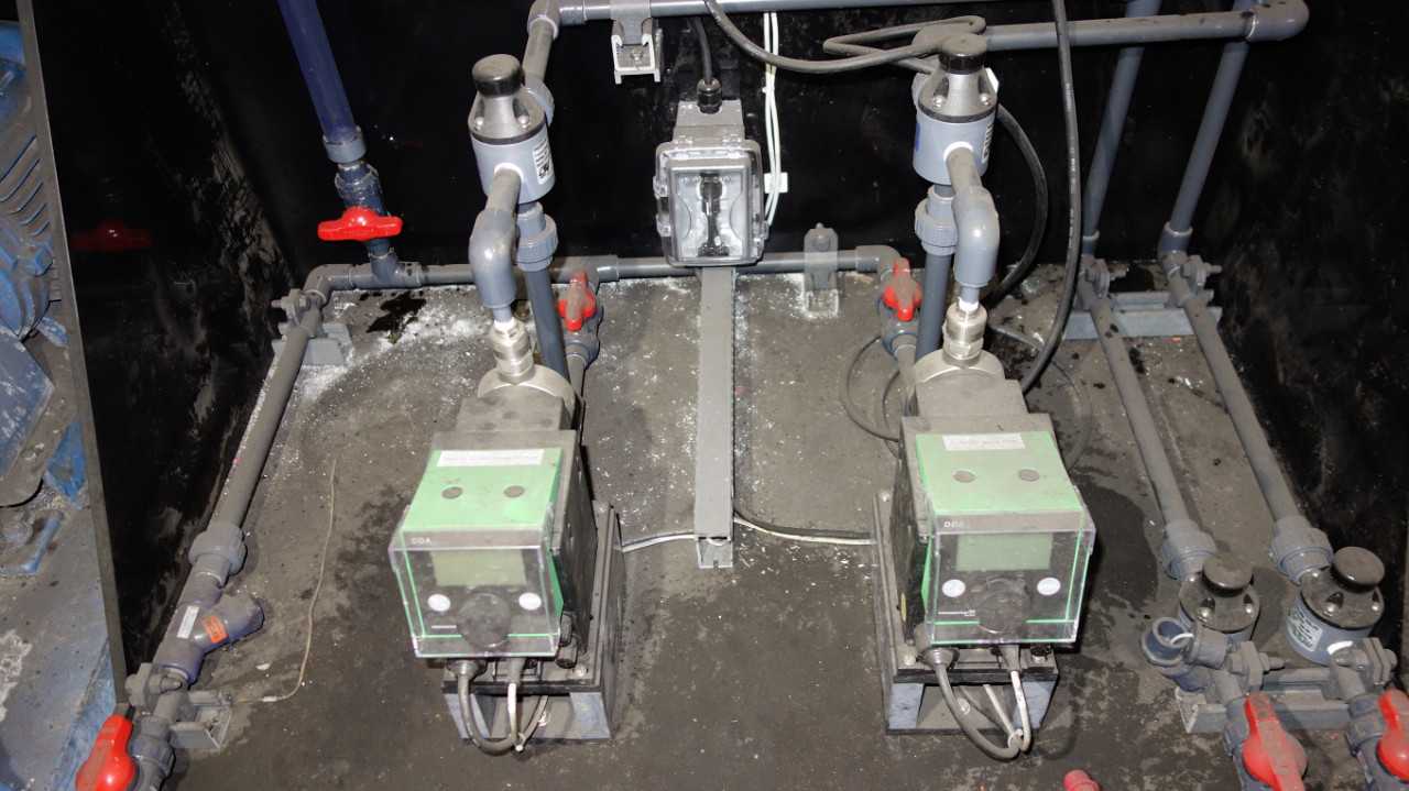 LOT OF 2 GRUNDFOS DSA 6.5-16 METERING PUMPS WITH SKID - METERING PUMP