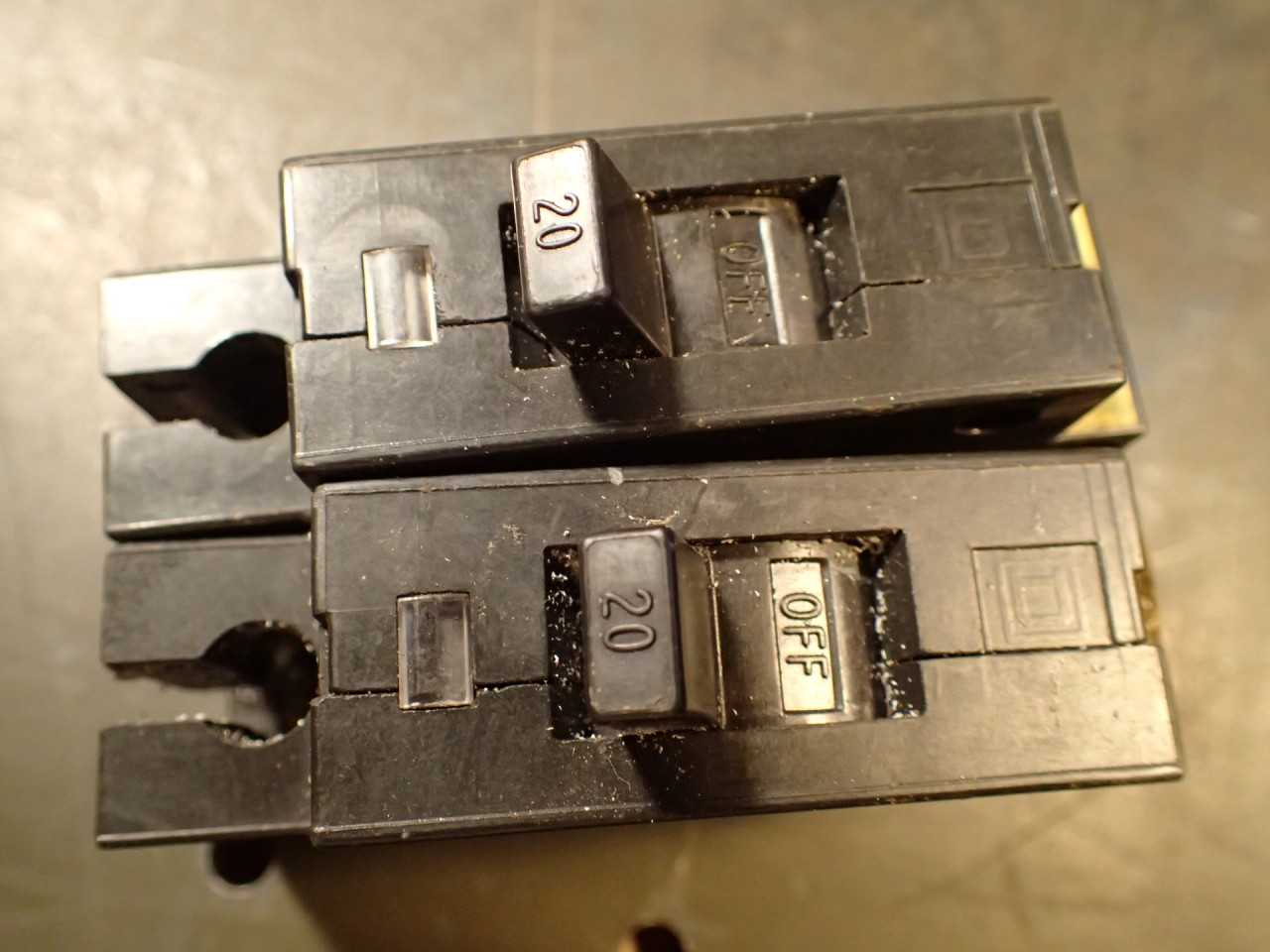 2 Piece Lot of Square D EHB14020 20A Single-Pole Circuit Breakers - CIRCUIT BREAKERS