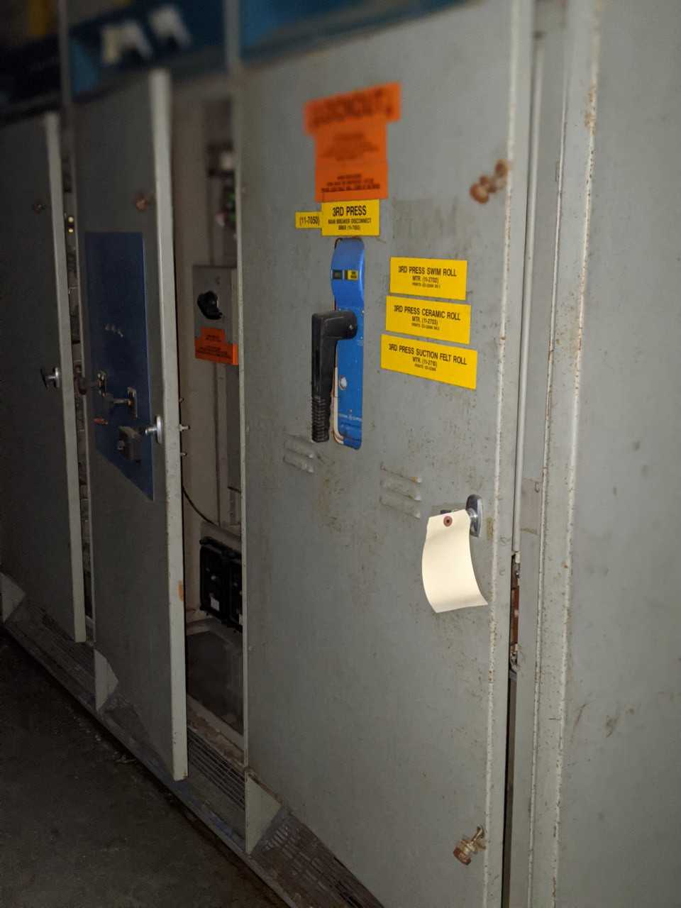 5X SECTIONS OF GE SILCOMATIC PANELS W/ DRIVES (EXCLUDES BREAKERS) - CIRCUIT BREAKERS 5X SECTIONS OF GE SILCOMATIC PANELS W/ DRIVES (EXCLUDES BREAKERS) - CIRCUIT BREAKERS