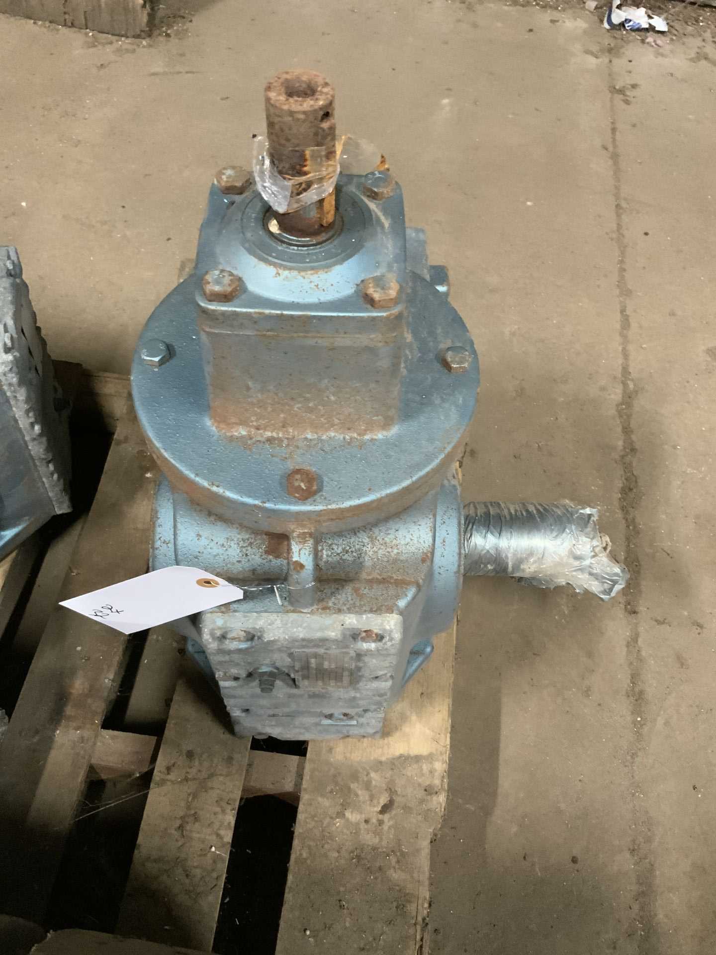 QTY 2- SEW-EURODRIVE S87AD4 GEAR REDUCER - GEAR REDUCERS