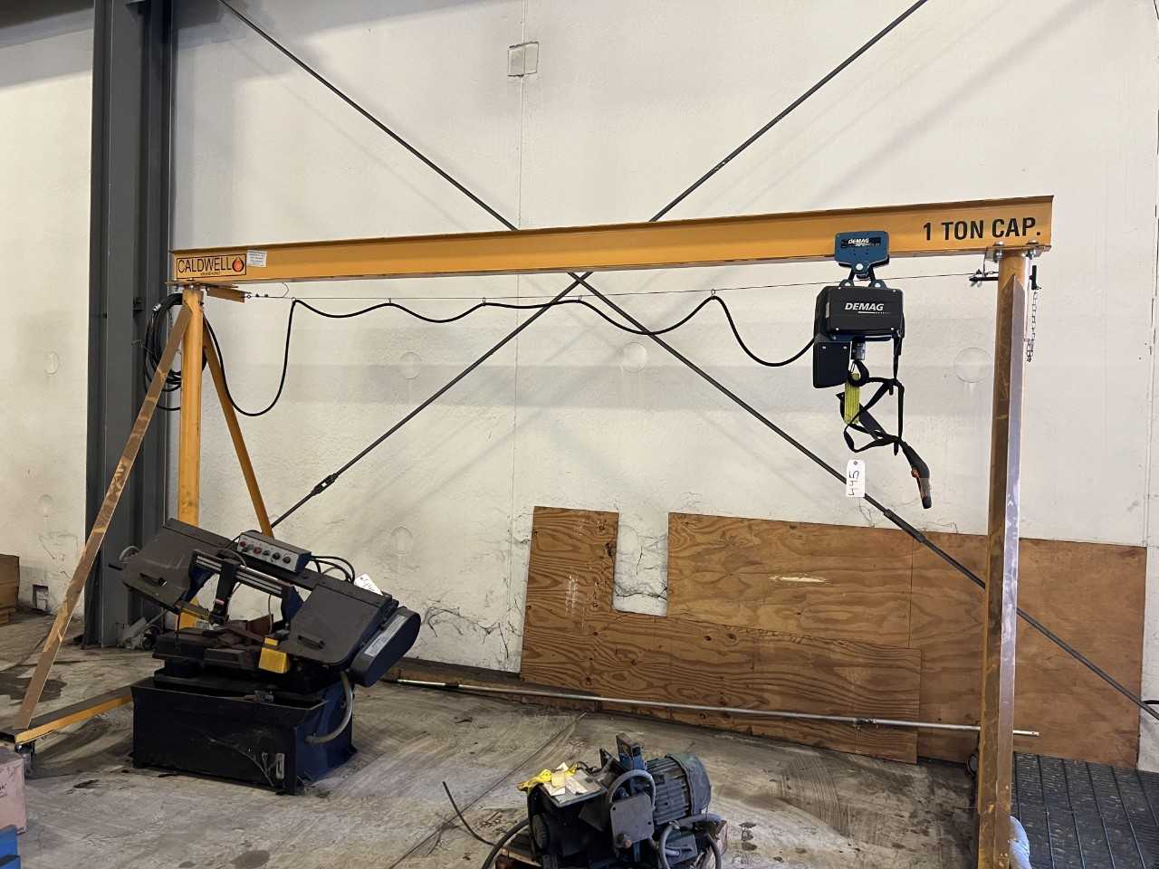 Demag hoist with gantry - CRANES