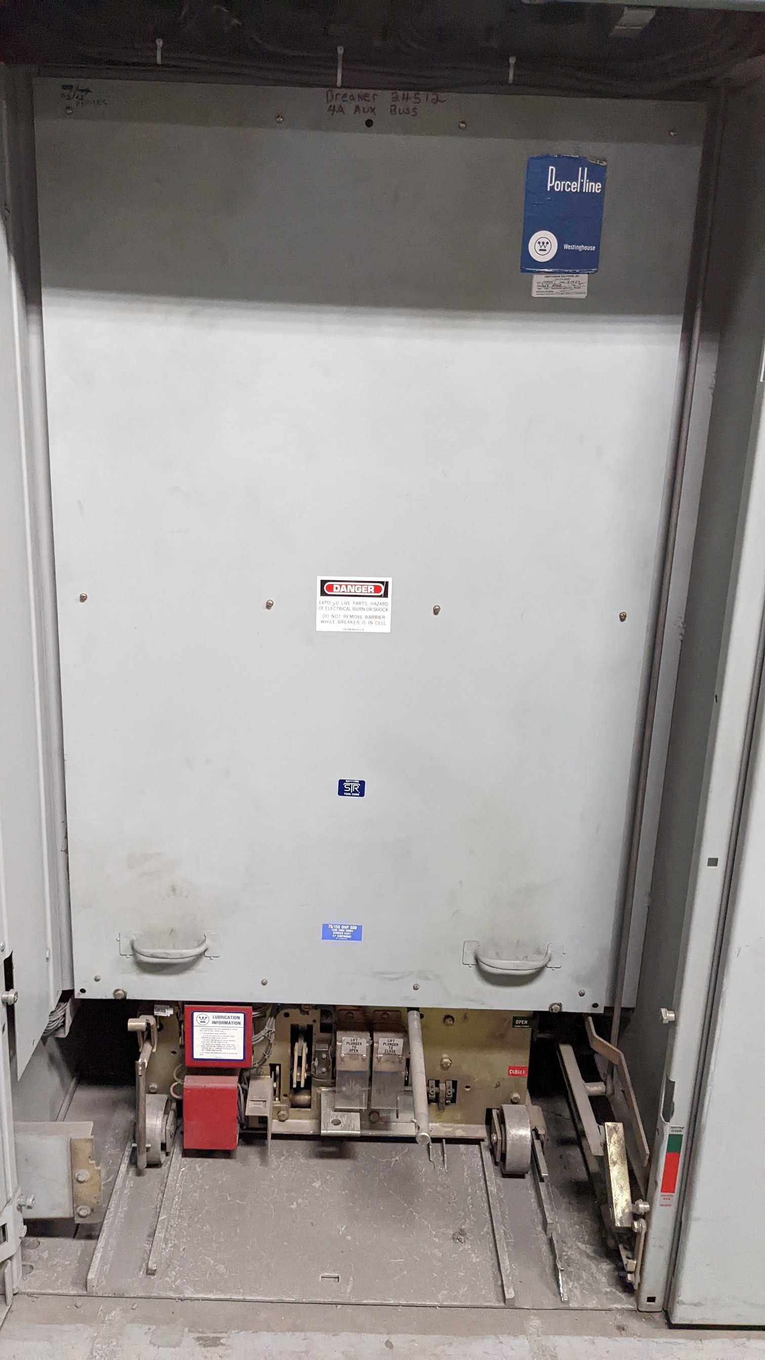 LOT OF 15 WESTINGHOUSE ELECTRIC BREAKERS - CIRCUIT BREAKERS