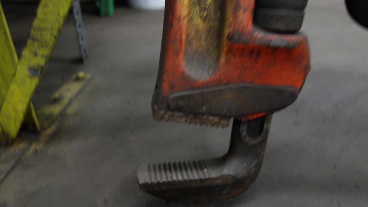 ARMSTRONG 48 IN PIPE WRENCH - HAND TOOLS