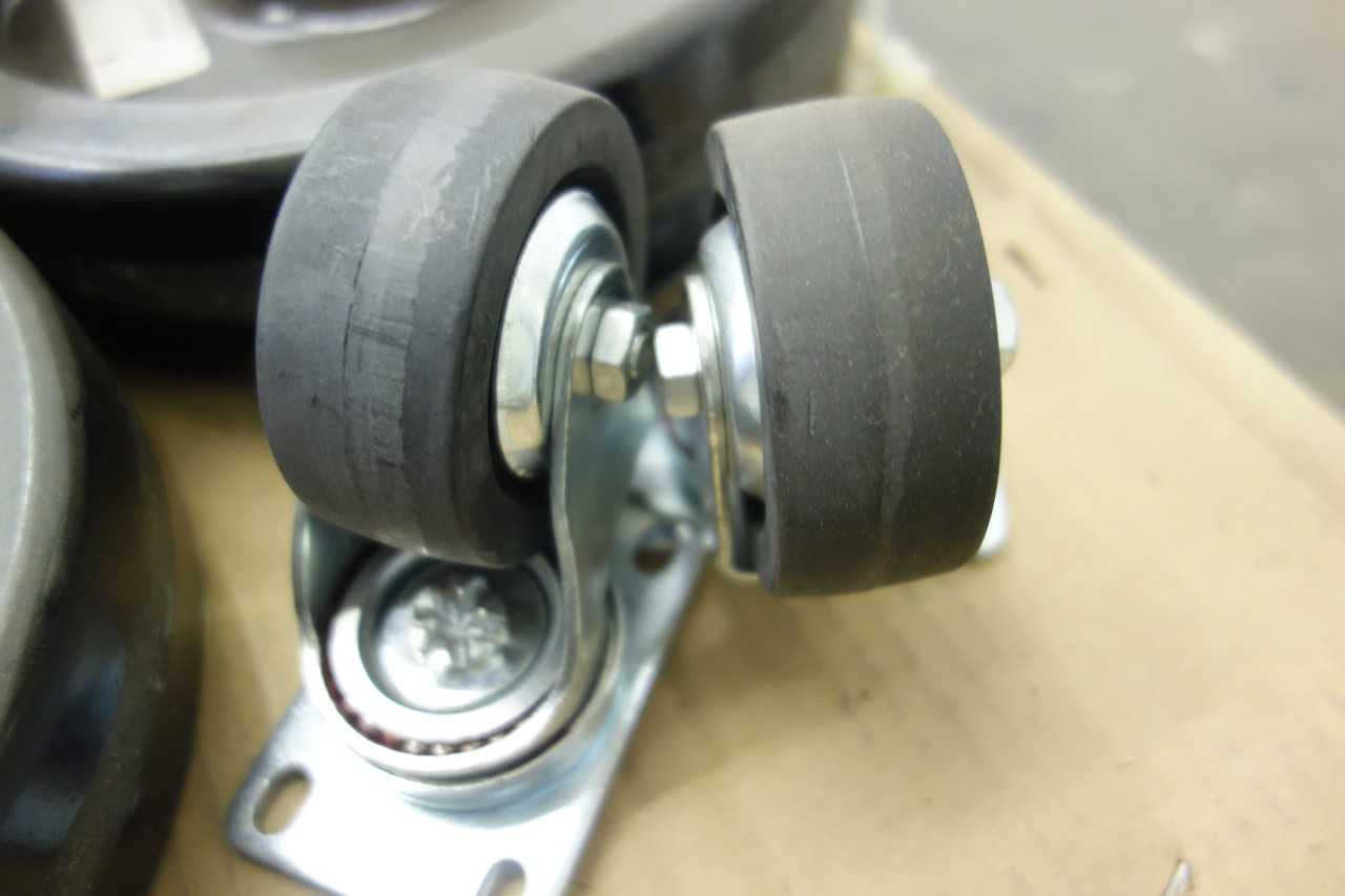PALLET OF ASSORTED HARD PLASTIC AND RUBBER REPLACEMENT WHEELS - PLASTICS & RUBBER