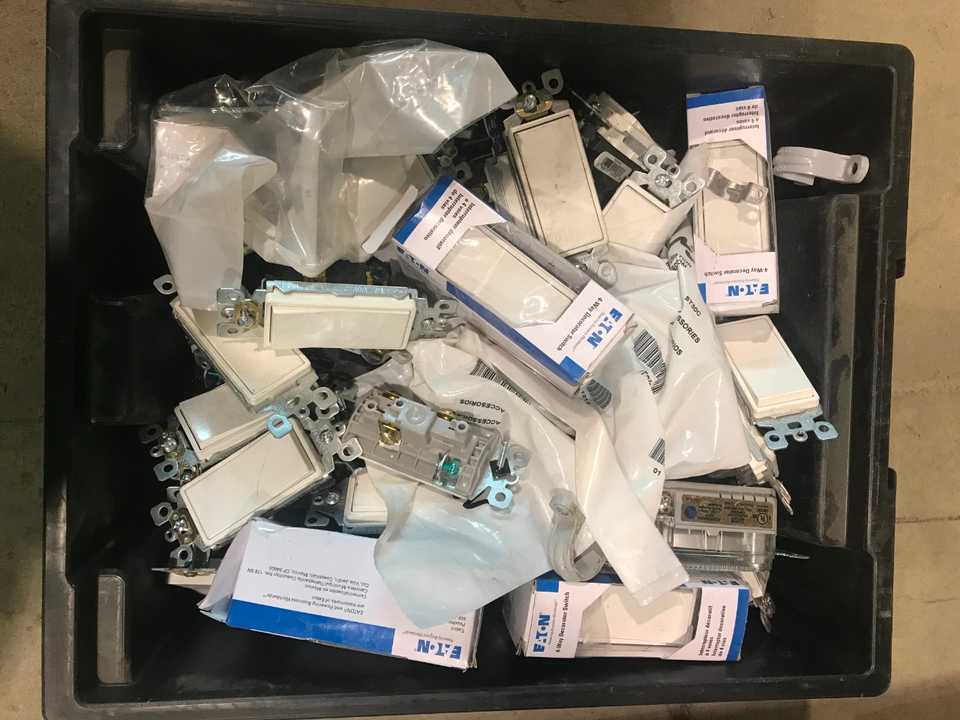 EATON 4-WAY DECORATOR SWITCHES - ELECTRICAL COMPONENTS