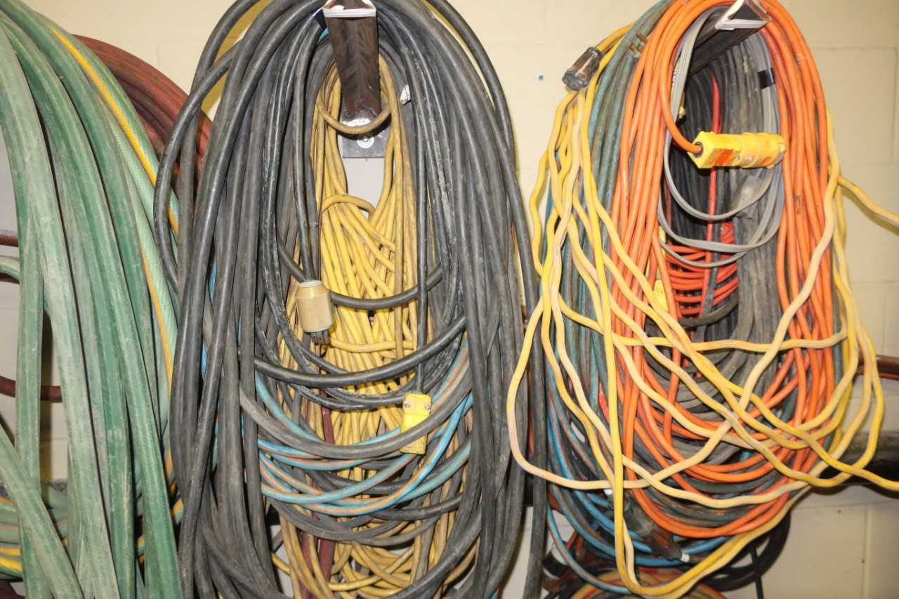 CONTENTS OF 4 HOOKS, ASSORTED ELECTRICAL CABLE, EXTENSION CORDS, RECEPTACLE CABLES - ELECTRICAL COMPONENTS