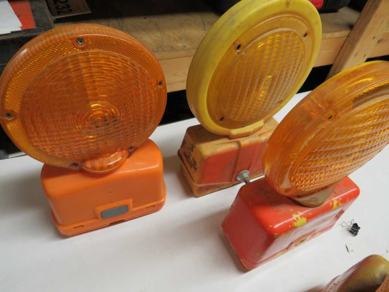 LOT OF 6 ASSORTED  CAMFLASH & SAFECO CONSTRUCTION CAUTION STROBE LIGHTS - LIGHTING