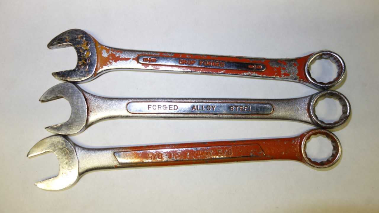 LOT OF 8 ASSORTED COMBINATION WRENCHES - HAND TOOLS