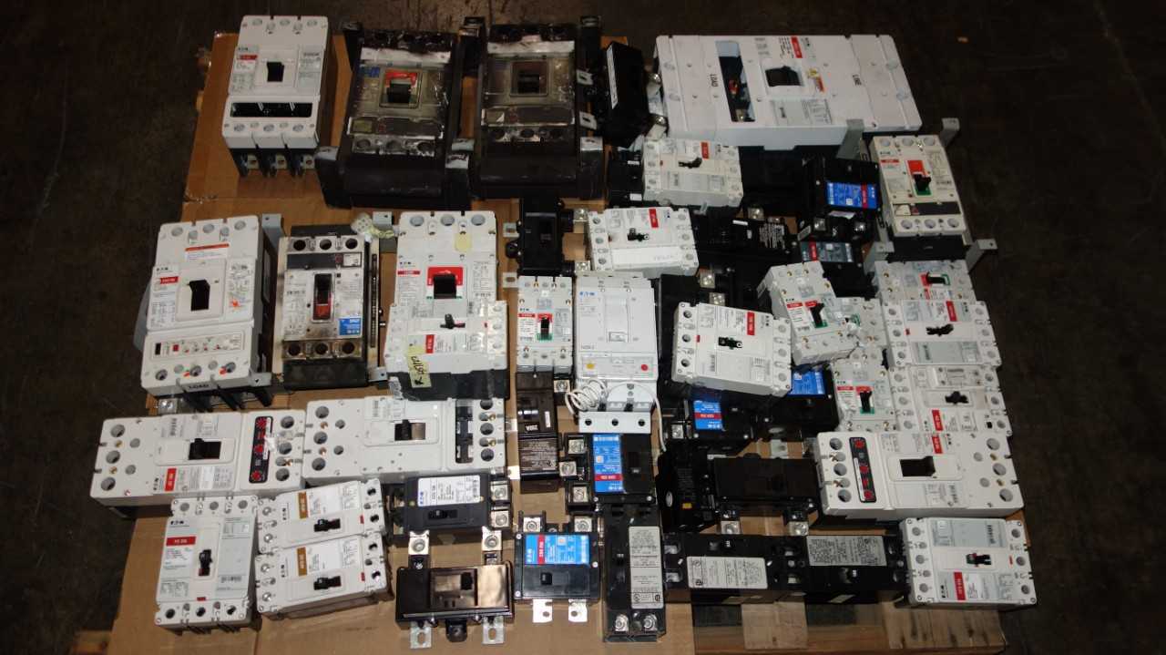 1 PALLET OF EATON CUTLER HAMMER CIRCUIT BREAKERS - CIRCUIT BREAKERS