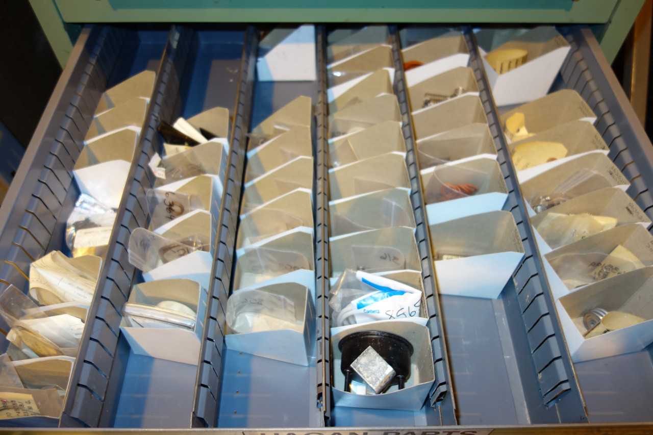 STANLEY VIDMAR CABINET WITH CONTENTS - TOOL STORAGE