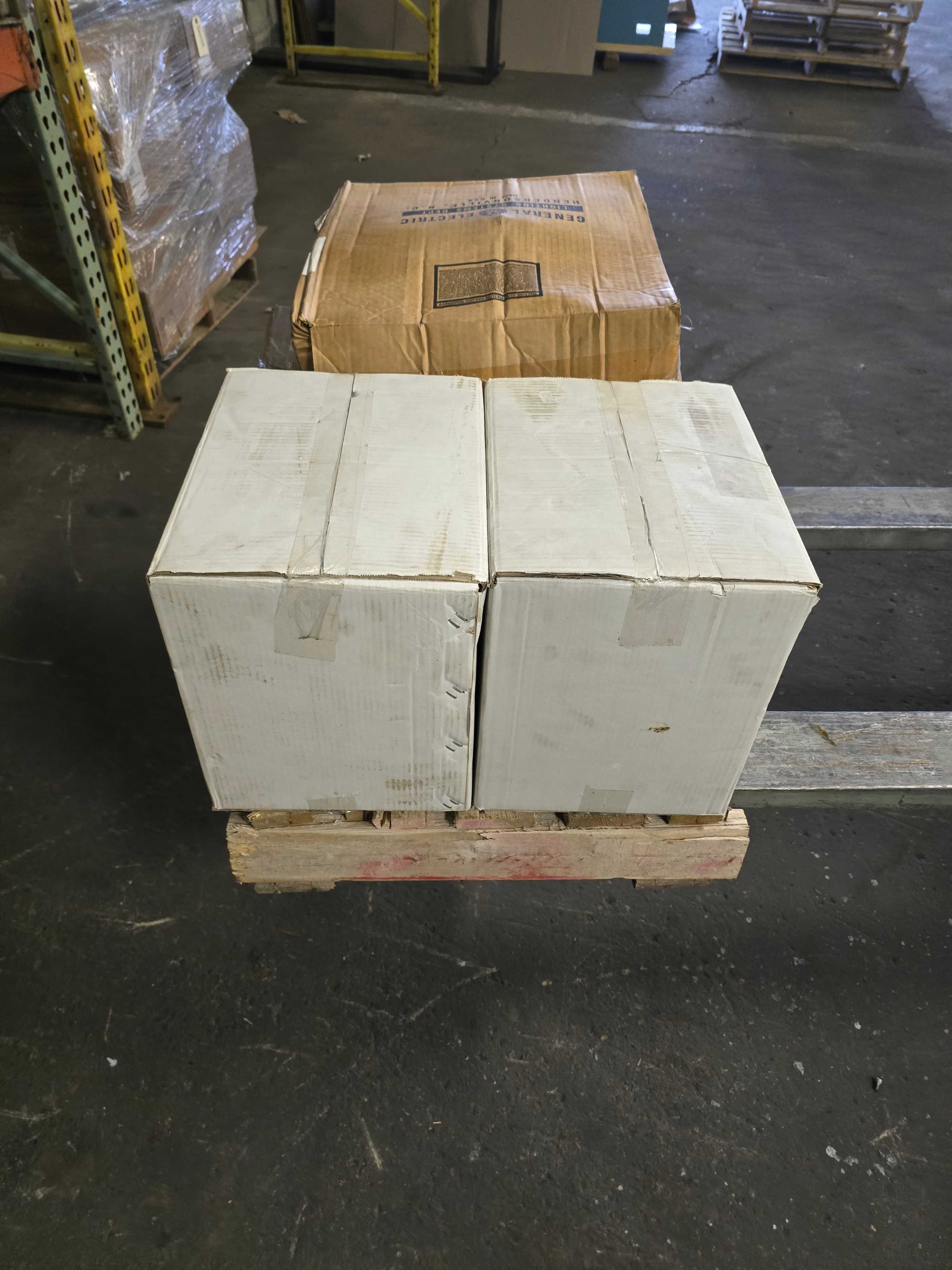 LOT OF EMERGENCY & OTHER LIGHTING - LIGHTING LOT OF EMERGENCY & OTHER LIGHTING - LIGHTING