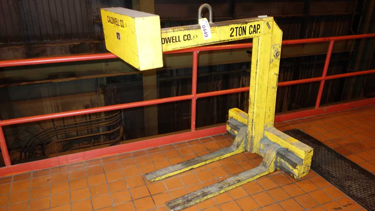 CALDWELL 92-2-42 4000LB 2 TON HAND WHEEL ADJUSTABLE FORKS PALLET LIFTER - LIFTING EQUIPMENT