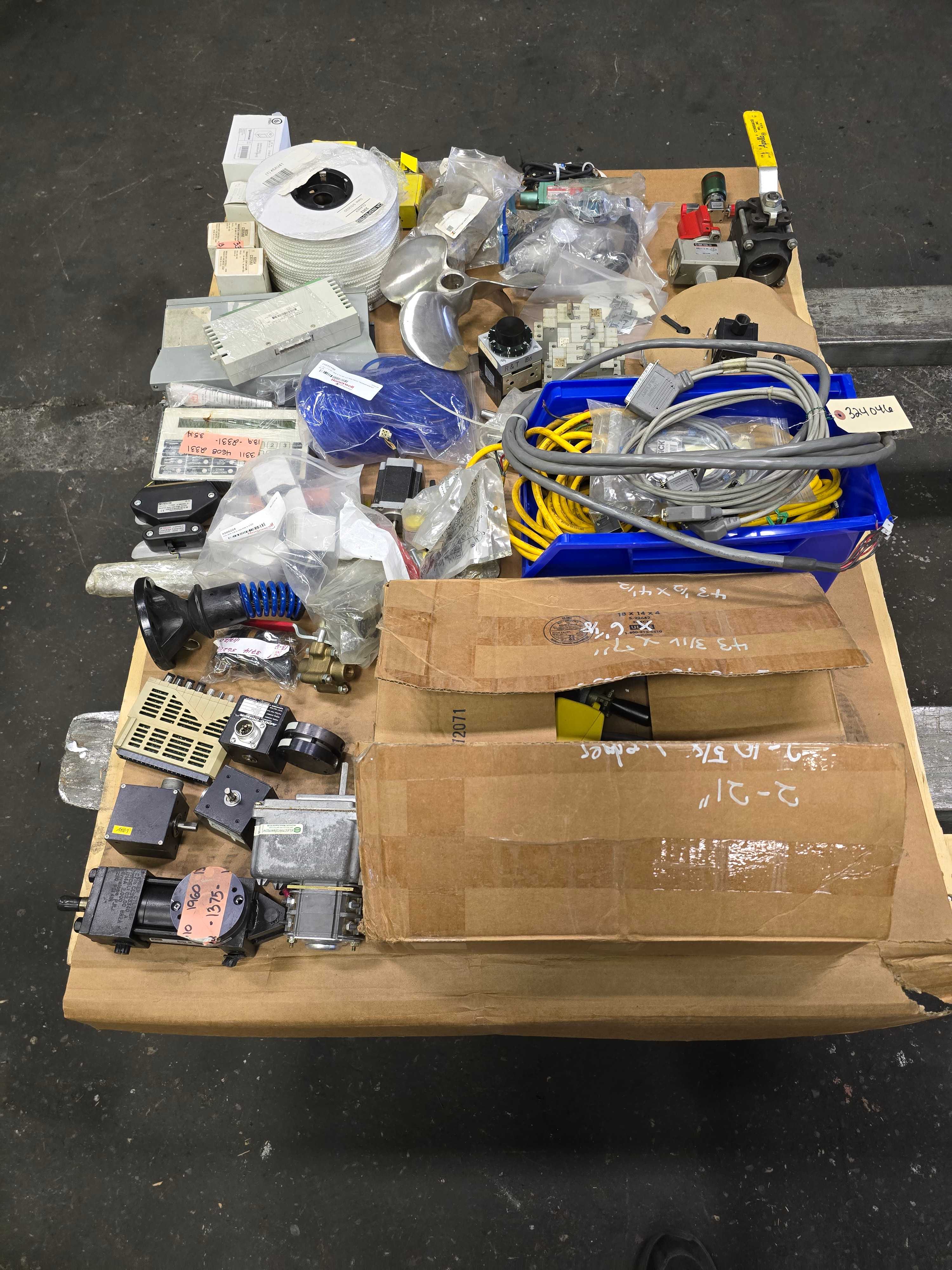 LOT OF INDUSTRIAL PARTS - PARKER - MAC - SMC - FUSES - EDWARDS - INDUSTRIAL PARTS LOT OF INDUSTRIAL PARTS - PARKER - MAC - SMC - FUSES - EDWARDS - INDUSTRIAL PARTS