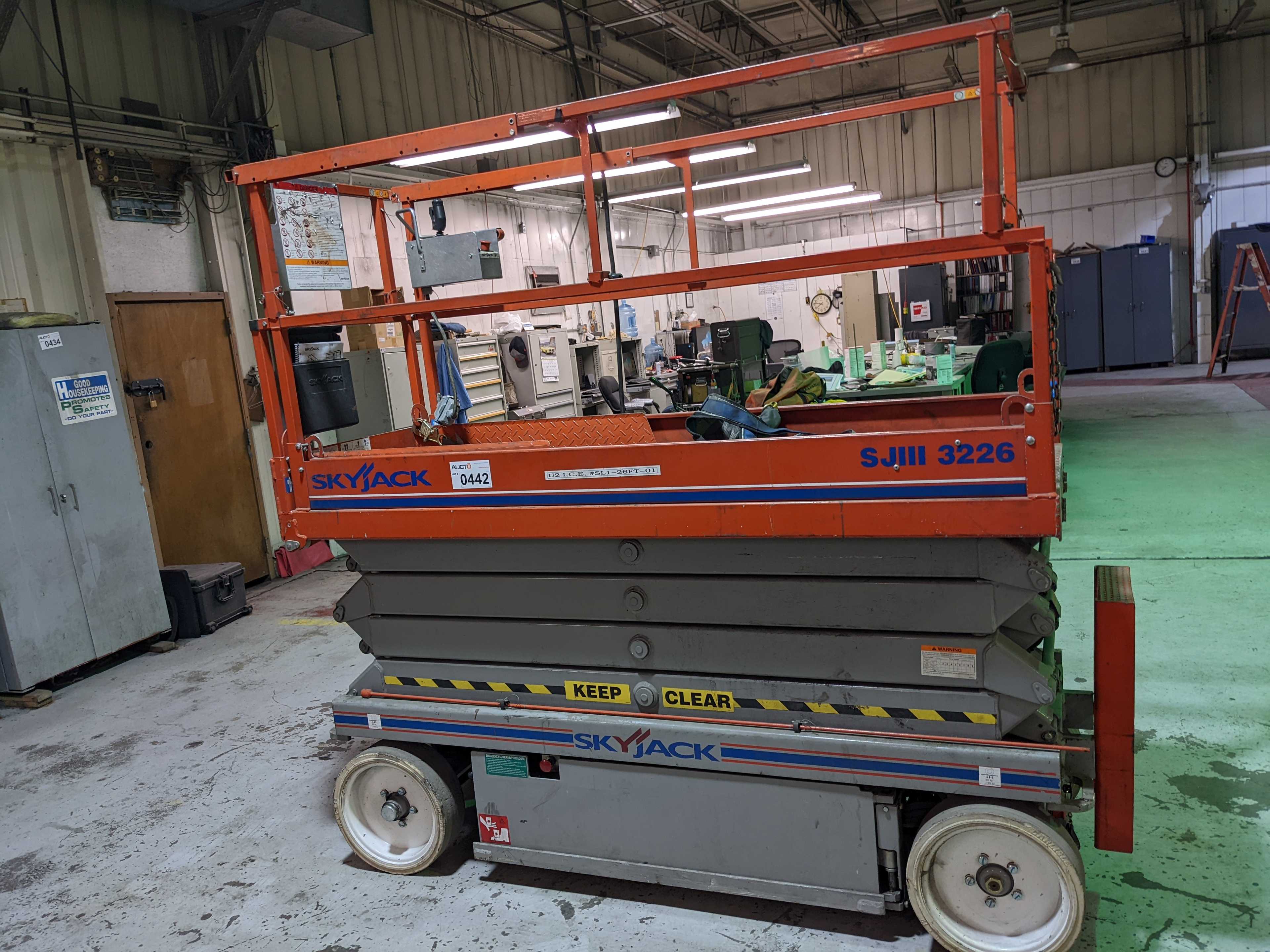 MAN LIFT - SCISSOR LIFTS