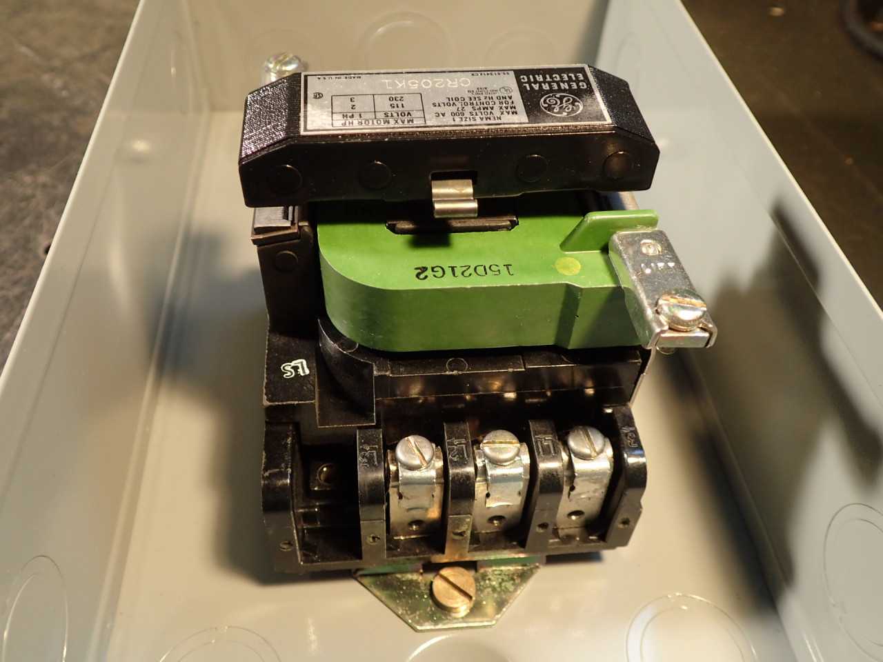 CR205-K102 Magnetic Contactor: 115-230V, Size 1, 115V/2HP, 230V/3HP w/ Enclosure - CONTACTORS
