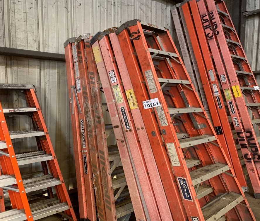 Bulk Lot of 8' Step Ladders (QTY 5) - MATERIAL HANDLING Bulk Lot of 8' Step Ladders (QTY 5) - MATERIAL HANDLING