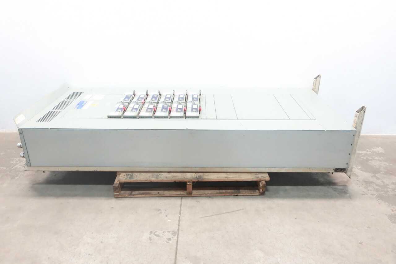 SQUARE D POWER DISTRIBUTION PANEL BOARD - ELECTRICAL COMPONENTS SQUARE D POWER DISTRIBUTION PANEL BOARD - ELECTRICAL COMPONENTS