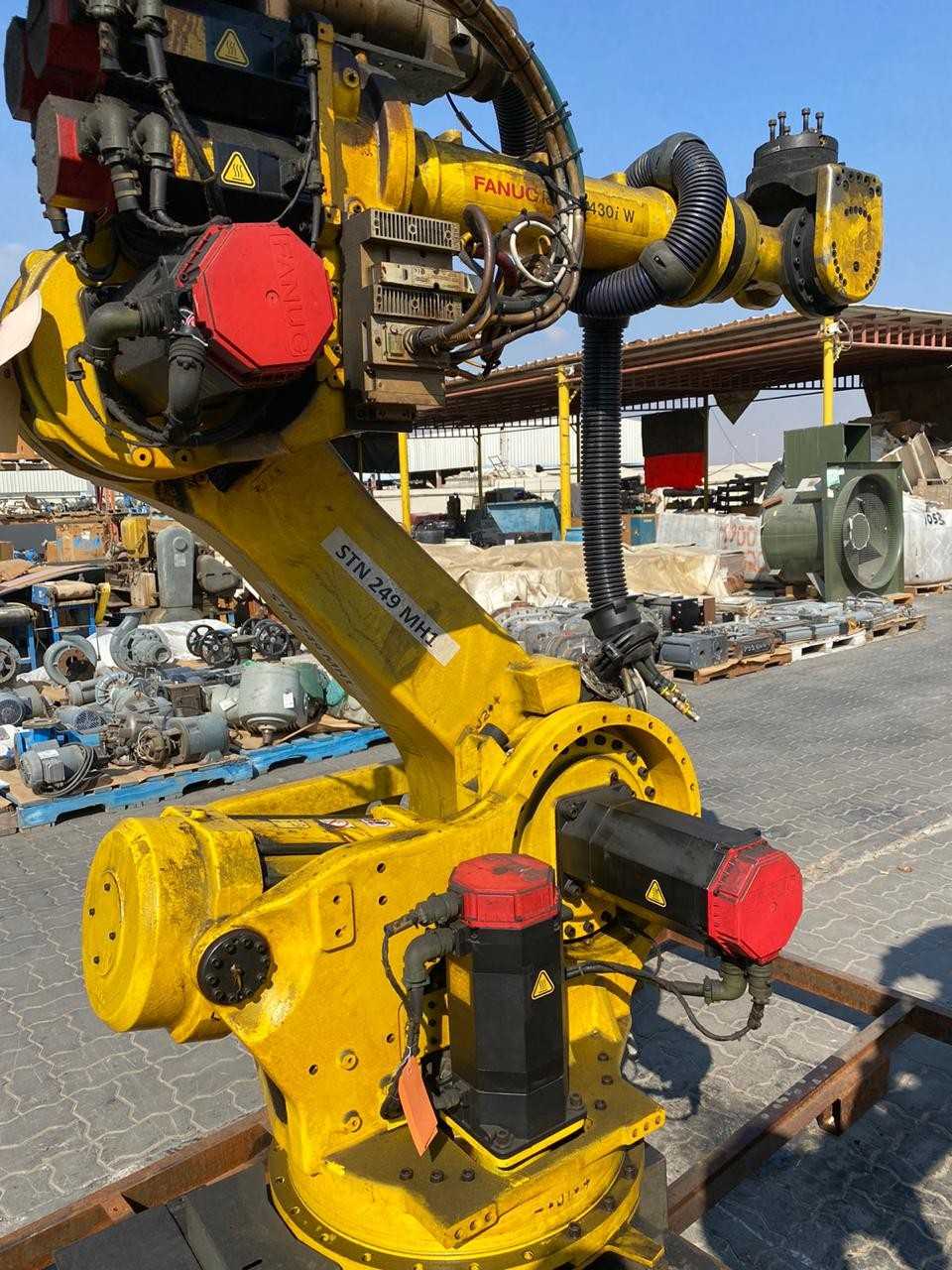 LOT OF 1 FANUC ROBOT S-430i - INDUSTRIAL ROBOTS