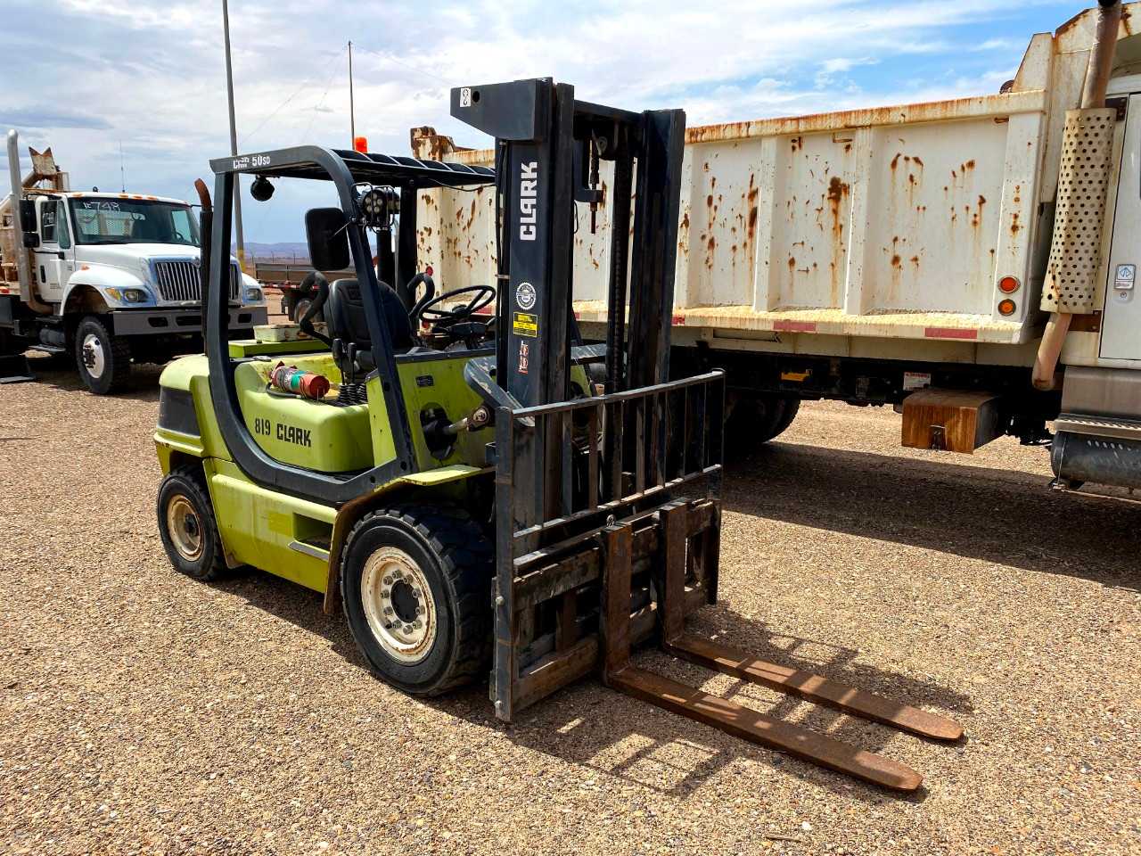 Clark CMP50SD 10000LB Diesel Forklift - FORKLIFTS