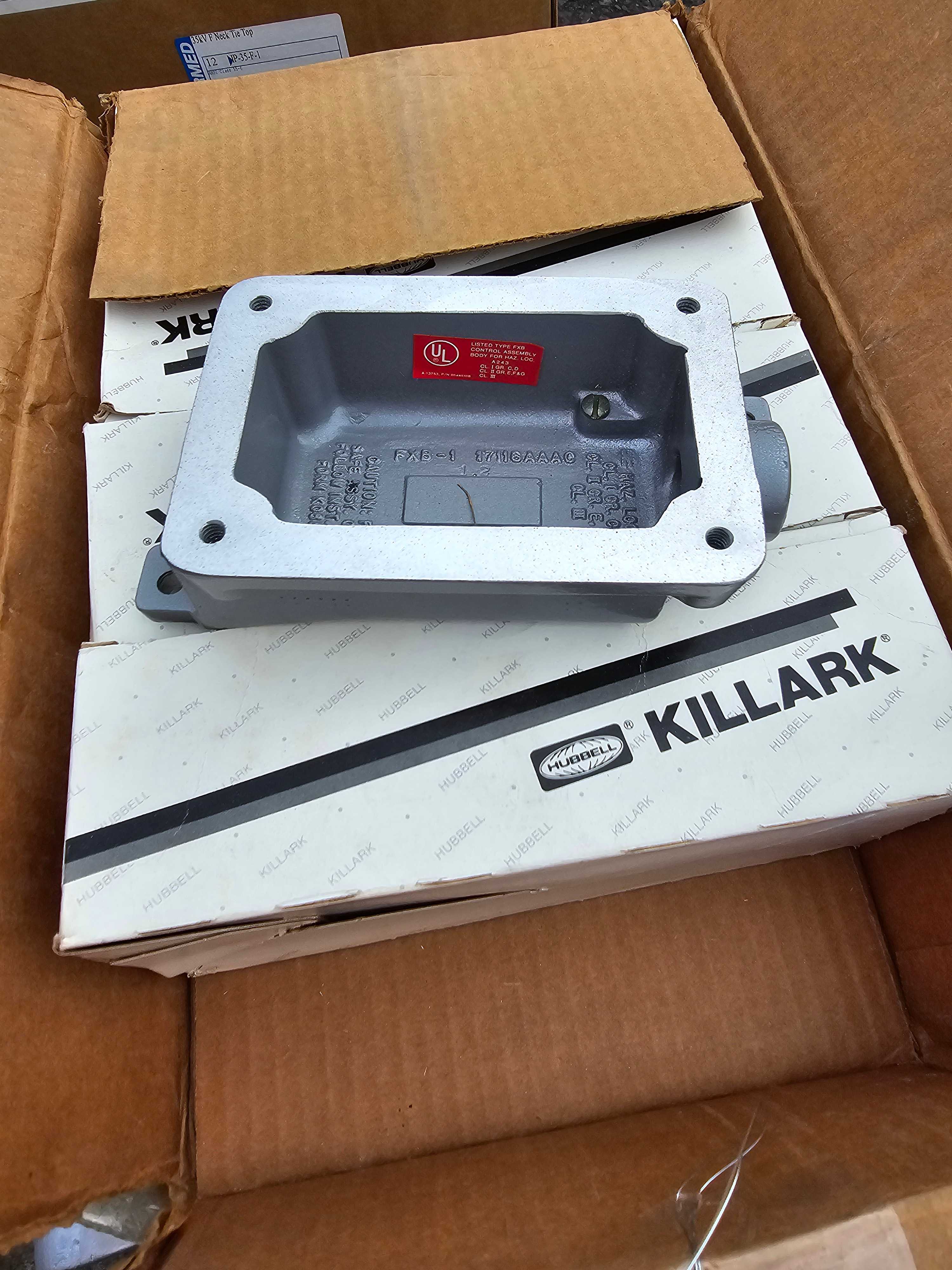 LOT OF 3 BOXES OF KILLARK FXB-1 SEAL-X CONTROL BOXES & 5 CONDUIT BODIES - ELECTRICAL COMPONENTS LOT OF 3 BOXES OF KILLARK FXB-1 SEAL-X CONTROL BOXES & 5 CONDUIT BODIES - ELECTRICAL COMPONENTS