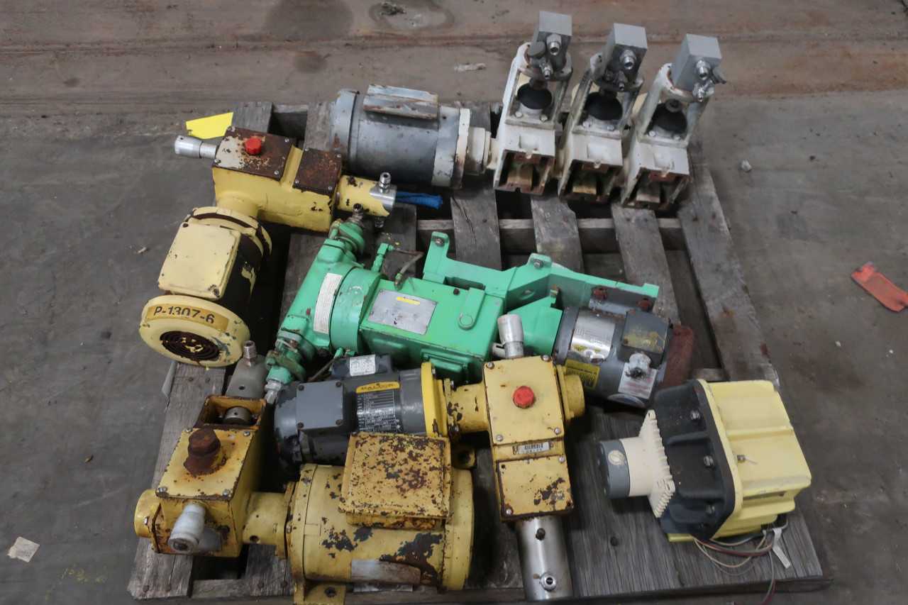 1 PALLET OF ASSORTED METERING PUMPS PULSA MILTON-ROY - METERING PUMP